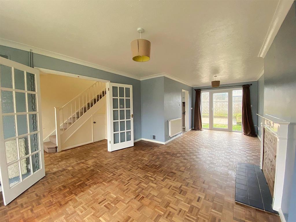 17 Chartres Close - Lounge2.jpg