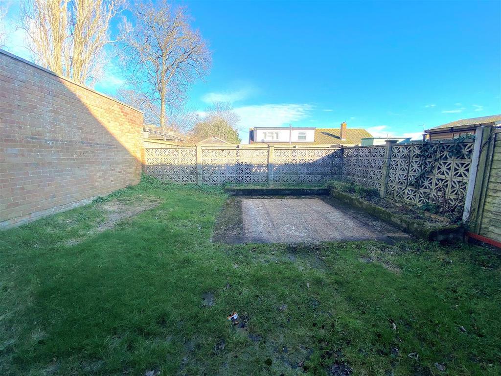 17 Chartres Close - Garden.jpg