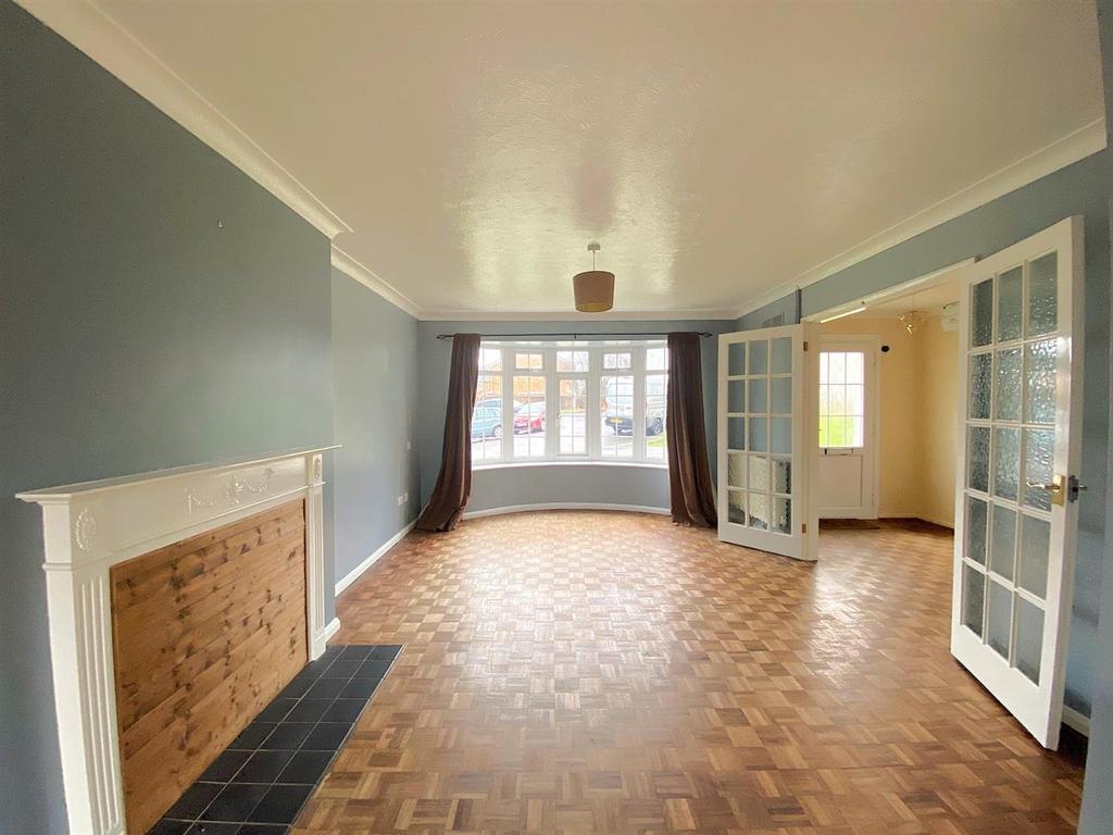 17 Chartres Close - Lounge1.jpg