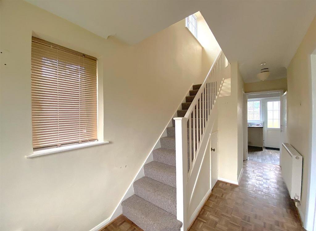 17 Chartres Close - Hall1.jpg