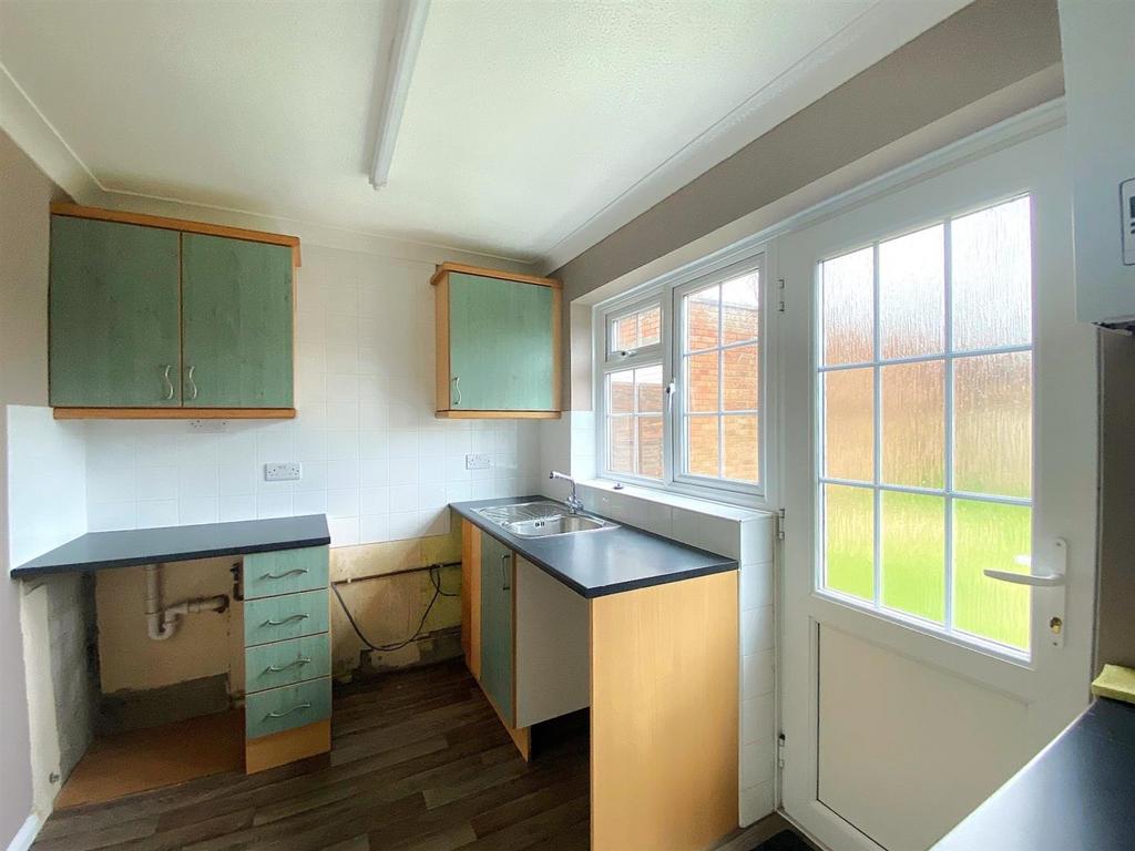 17 Chartres Close - Kitchen1.jpg