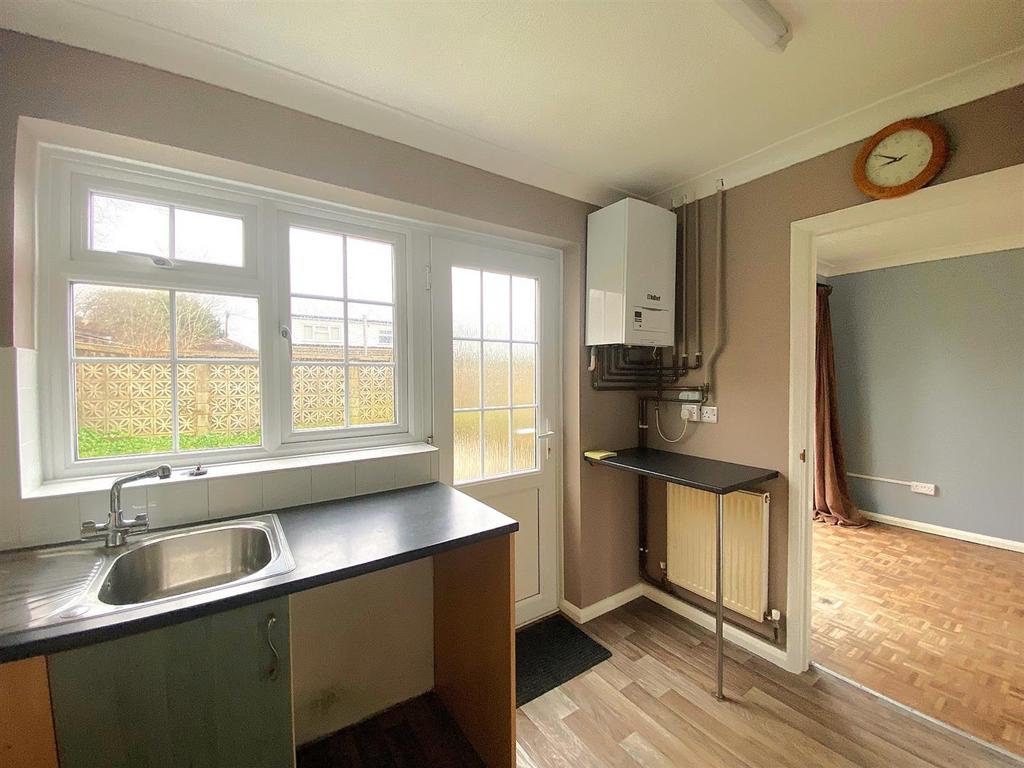 17 Chartres Close - Kitchen2.jpg