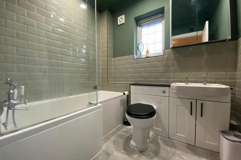 3 bedroom end of terrace house to rent, Fielden Court, Barlow Moor Road, Chorlton