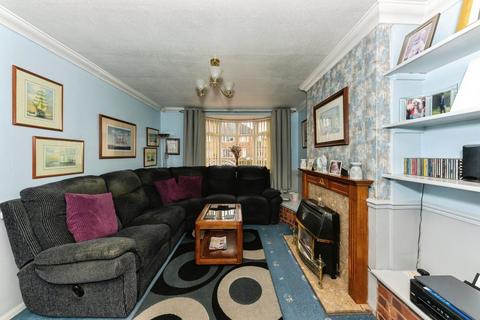 3 bedroom end of terrace house for sale, Southwold Crescent, Grimsby DN33
