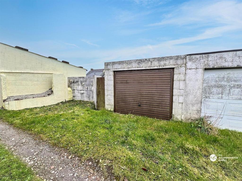 Garage & Parking