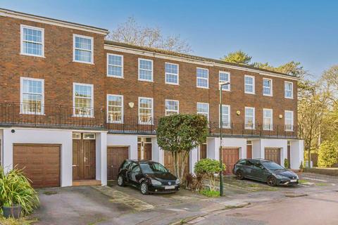 Broom Park, Teddington TW11