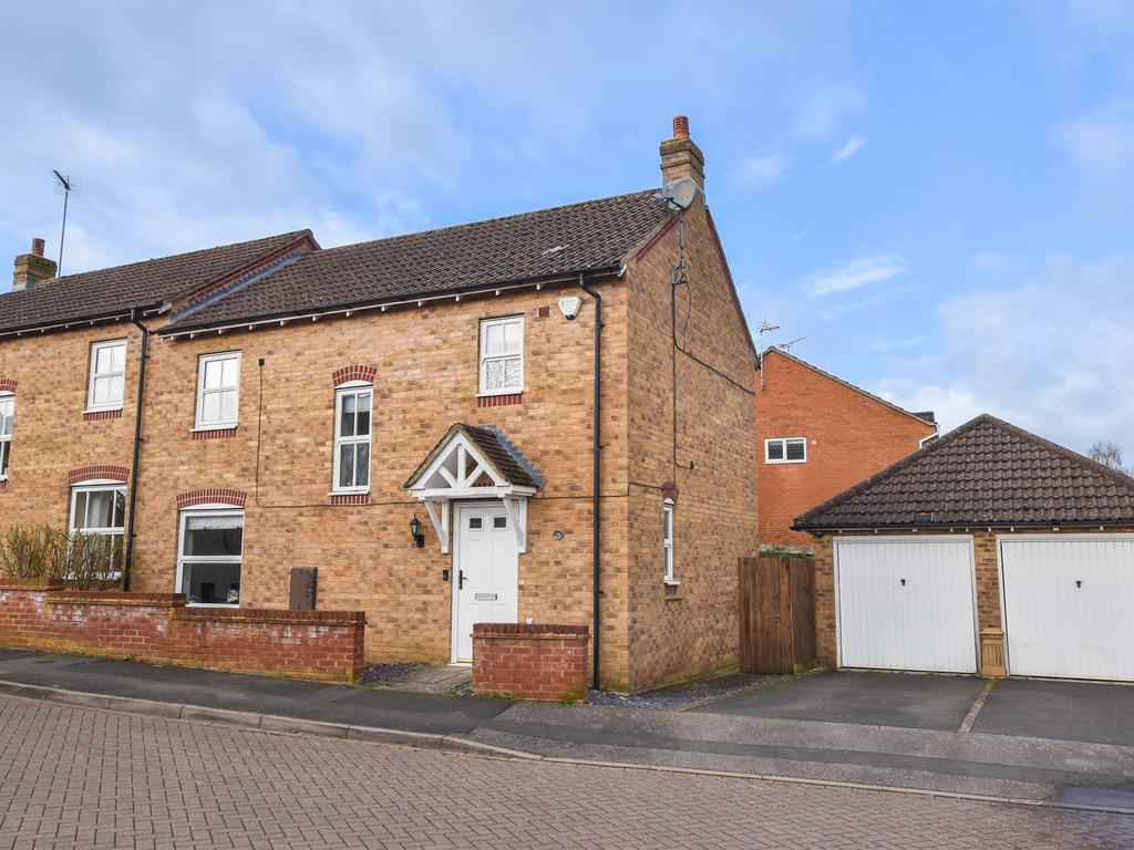 15 Baines Close