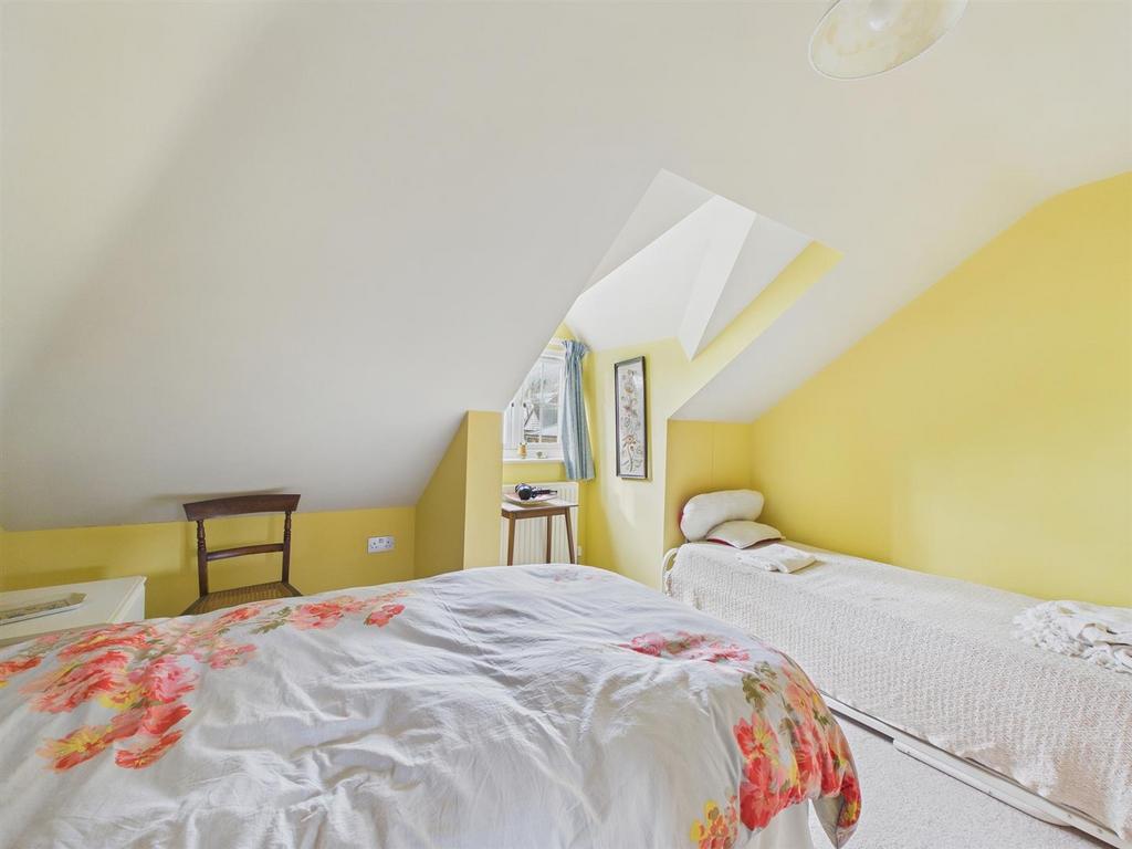Bed3b.jpg