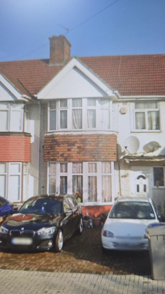 3 bed terraced house to rent Princes Avenue, Lond