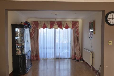 3 bedroom terraced house to rent, London NW9
