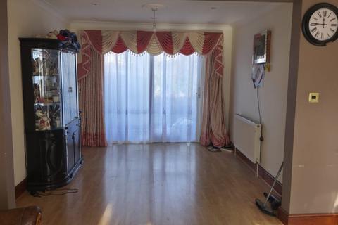 3 bedroom terraced house to rent, London NW9