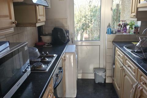 3 bedroom terraced house to rent, London NW9