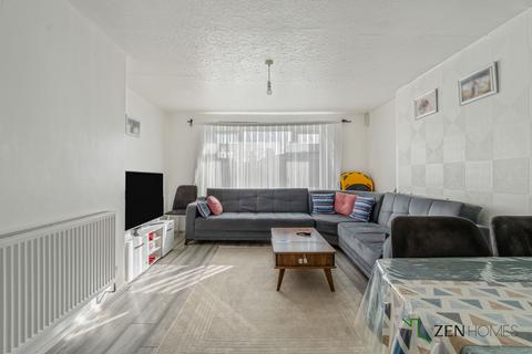 2 bedroom flat for sale, Findon Road, London N9