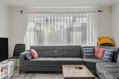 2 bedroom flat for sale, Findon Road, London N9