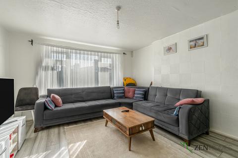 2 bedroom flat for sale, Findon Road, London N9