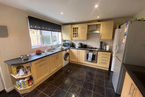 6 bedroom detached house to rent, Tizzick Close, NORWICH