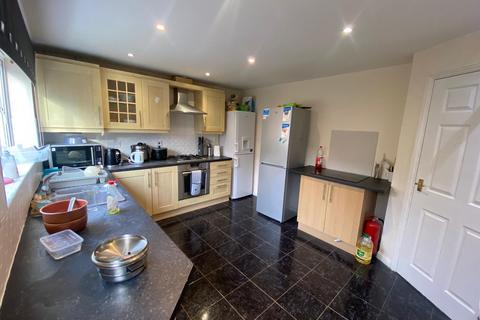 6 bedroom detached house to rent, Tizzick Close, NORWICH