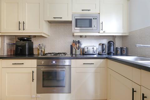 2 bedroom flat for sale, Reigate Hill, Reigate, Surrey, RH2