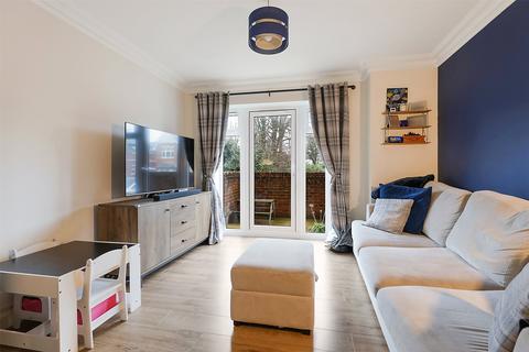 2 bedroom flat for sale, Reigate Hill, Reigate, Surrey, RH2