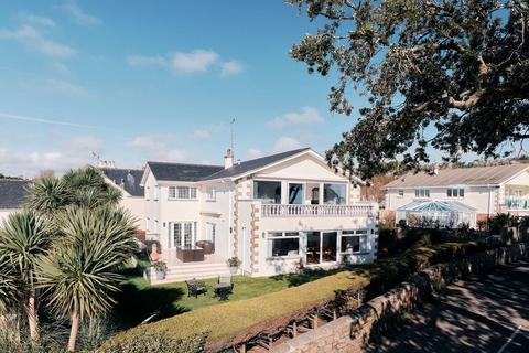 undefined, La Rue du Hocq, Jersey JE2