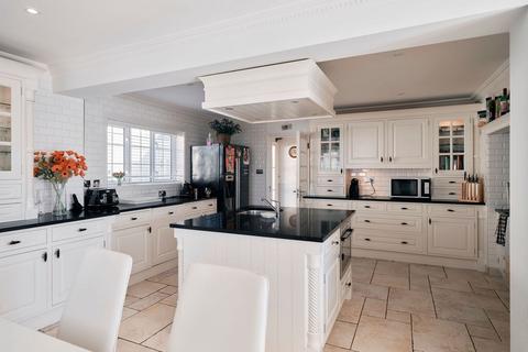 undefined, La Rue du Hocq, Jersey JE2