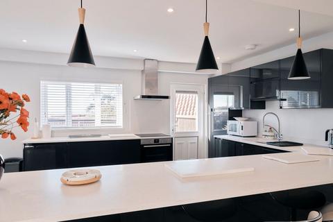 undefined, La Rue du Hocq, Jersey JE2