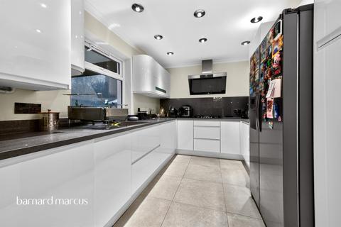 4 bedroom semi-detached house for sale, Sherrards Way, Barnet