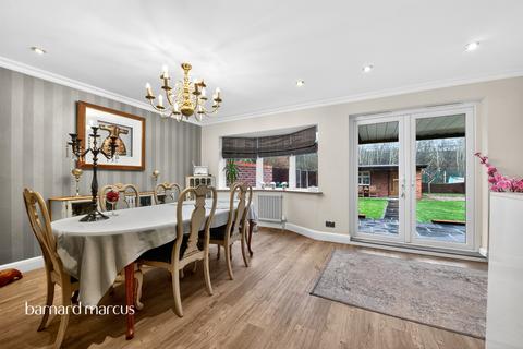 4 bedroom semi-detached house for sale, Sherrards Way, Barnet