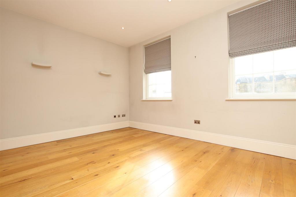 Dining/living room