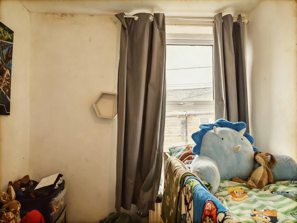 BB11 3 LS 8 Parkinson Street Burnley Bedroom2 02...
