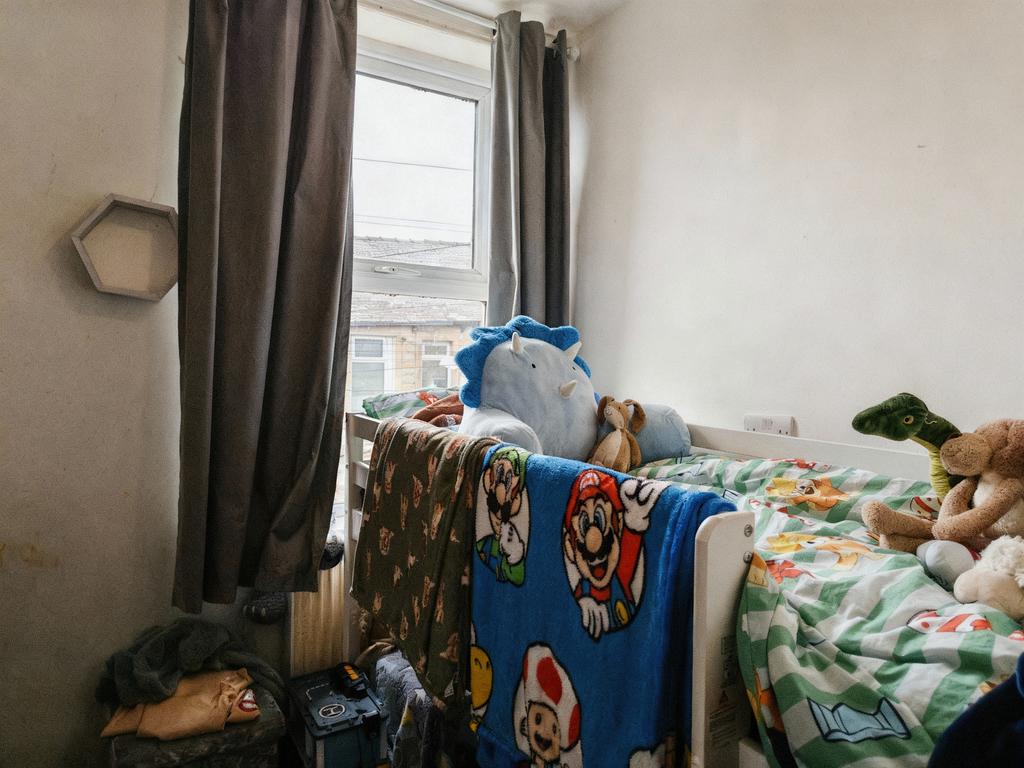BB11 3 LS 8 Parkinson Street Burnley Bedroom2 01...