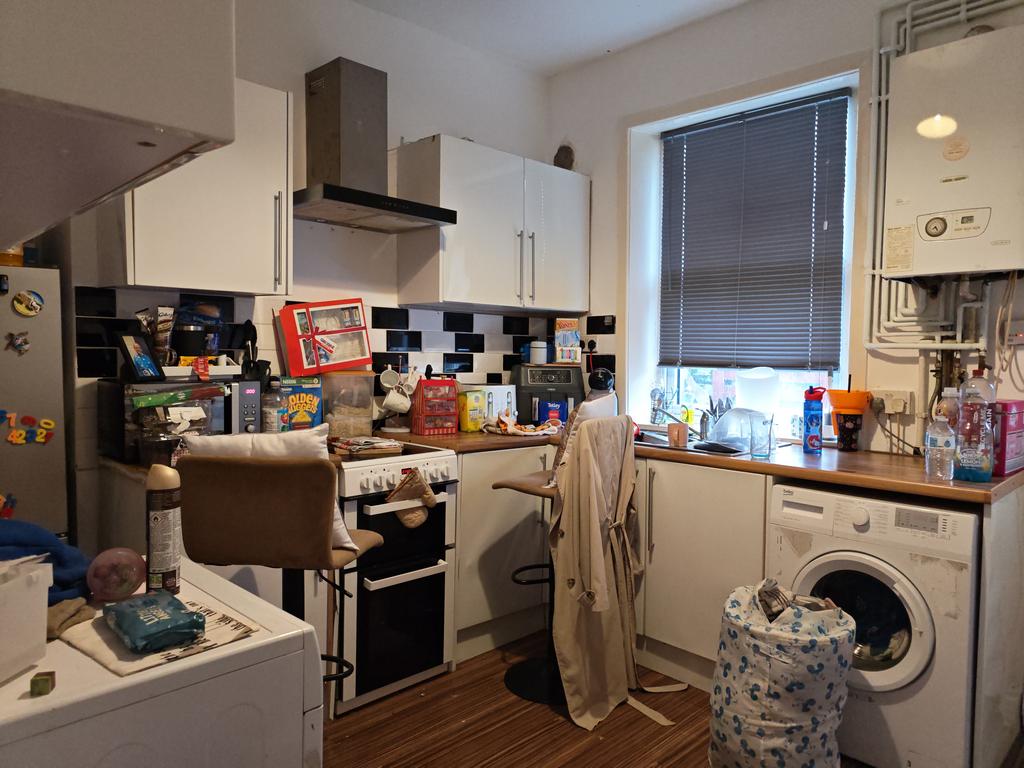 BB11 3 LS 8 Parkinson Street Burnley Kitchen 01...