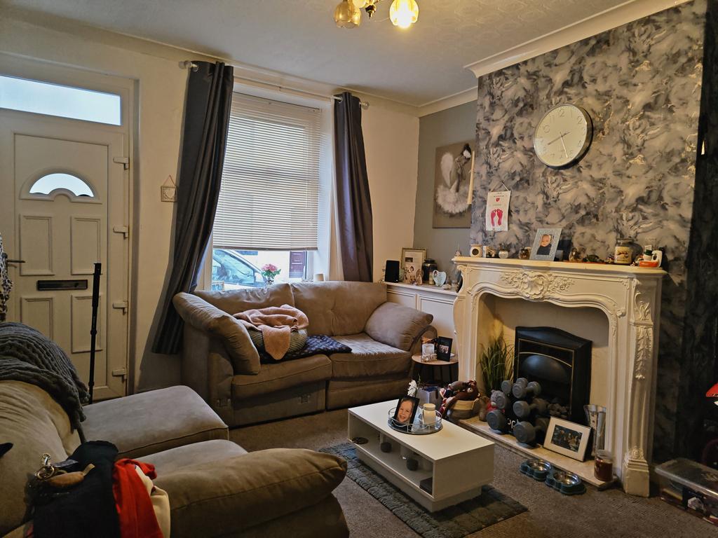 BB11 3 LS 8 Parkinson Street Burnley Living Room...