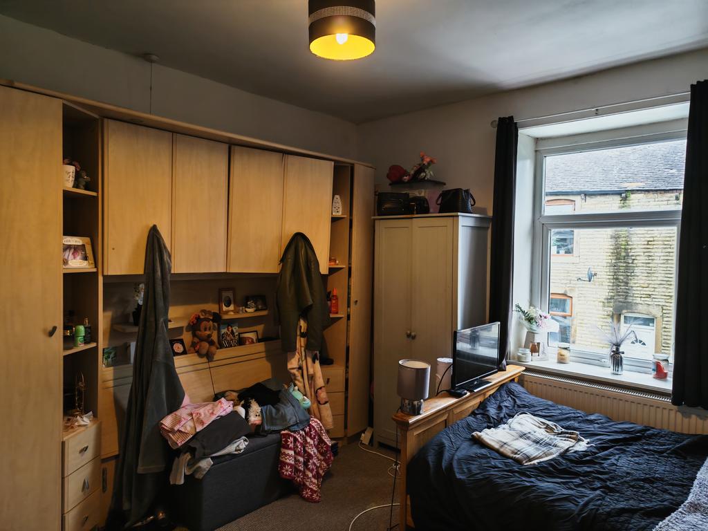 BB11 3 LS 8 Parkinson Street Burnley Bedroom1 02...