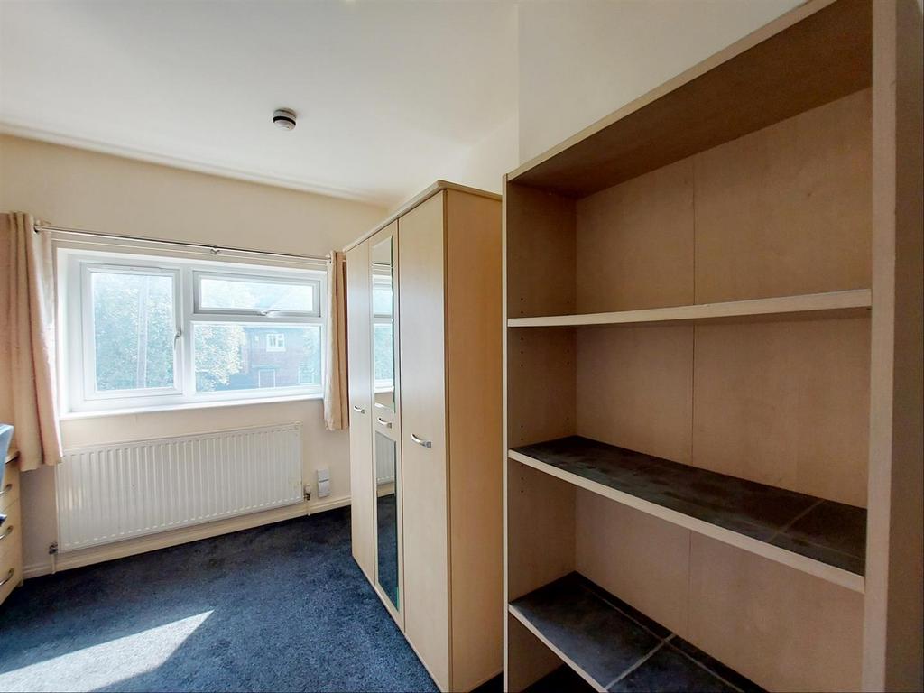 Crombie-ave-101-20-bed-3.jpg
