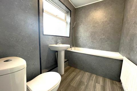 3 bedroom flat to rent, St Paul`s Road, Jarrow NE32