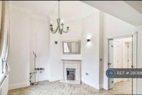 1 bedroom detached house to rent, Osborne House, Woodford Green, IG8