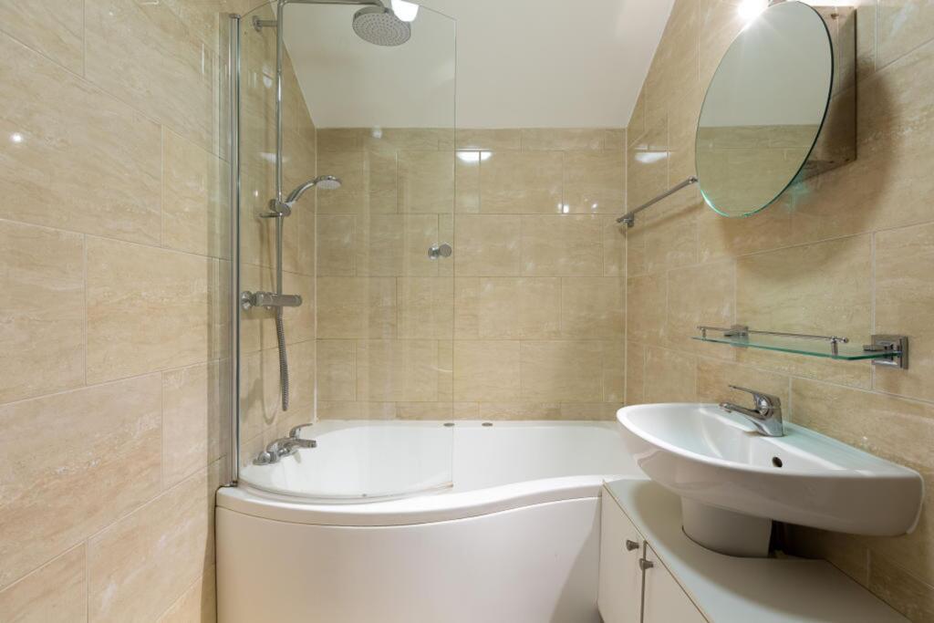 Bathroom 111.jpeg