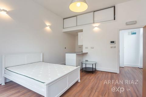 Studio to rent, Finchley Road, London NW3