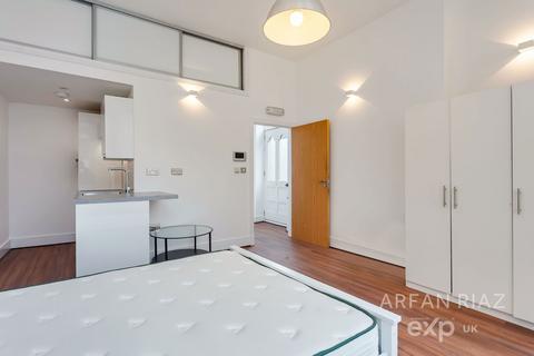 Studio to rent, Finchley Road, London NW3