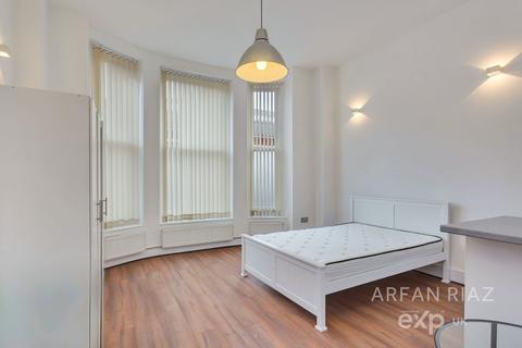 Studio to rent, Finchley Road, London NW3