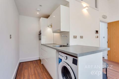 Studio to rent, Finchley Road, London NW3