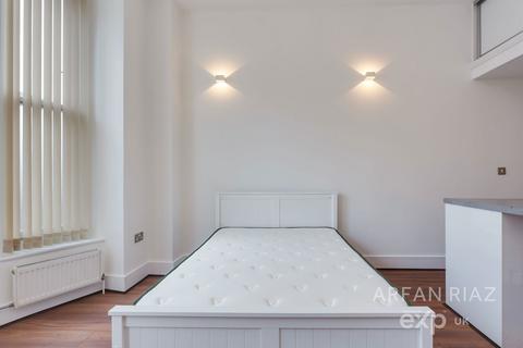 Studio to rent, Finchley Road, London NW3