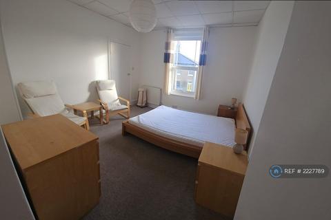 Studio to rent, Albert Road, Kingston Upon Thames, KT1
