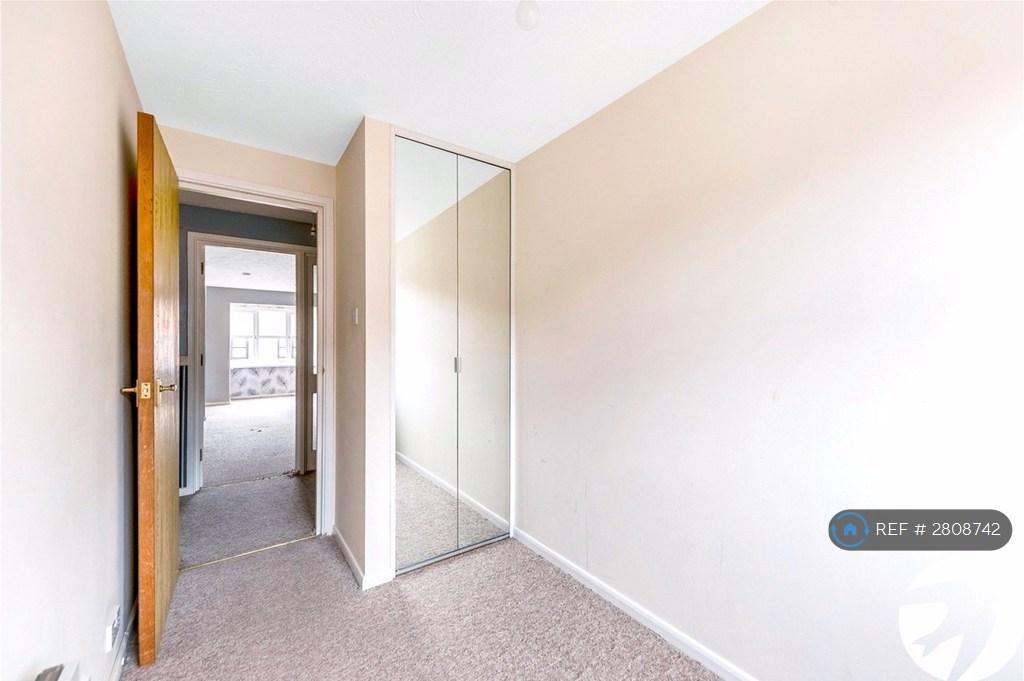 Bedroom 1 - Fitted Wardrobe