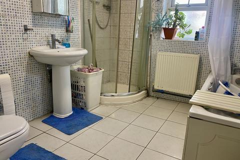 undefined, Pulleyns Avenue, London E6