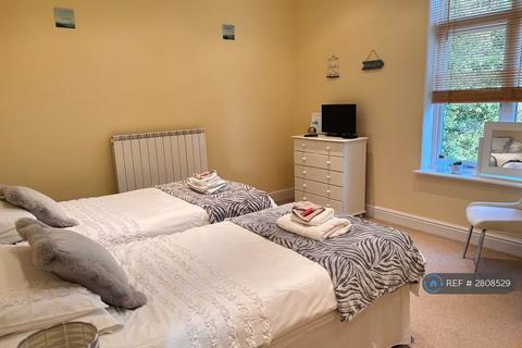 2 bedroom flat to rent, Overstrand Road, Cromer, NR27