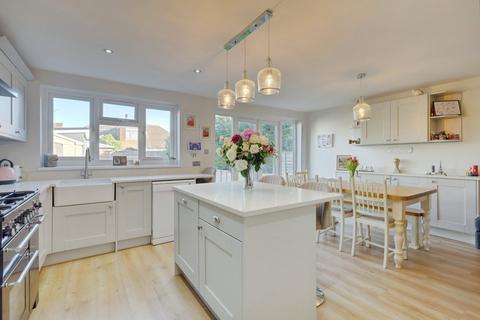 4 bedroom semi-detached house for sale, Alderleys, Benfleet, SS7