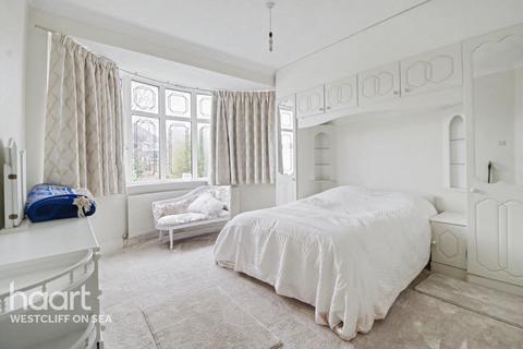 3 bedroom semi-detached bungalow for sale, Winsford Gardens, Westcliff-On-Sea