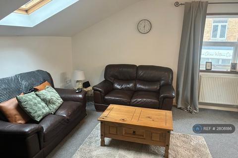 2 bedroom flat to rent, New Road, Porthcawl, CF36